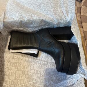 STEVE MADDEN BLACK CYPRESS PLATFORM BOOTS 6.5